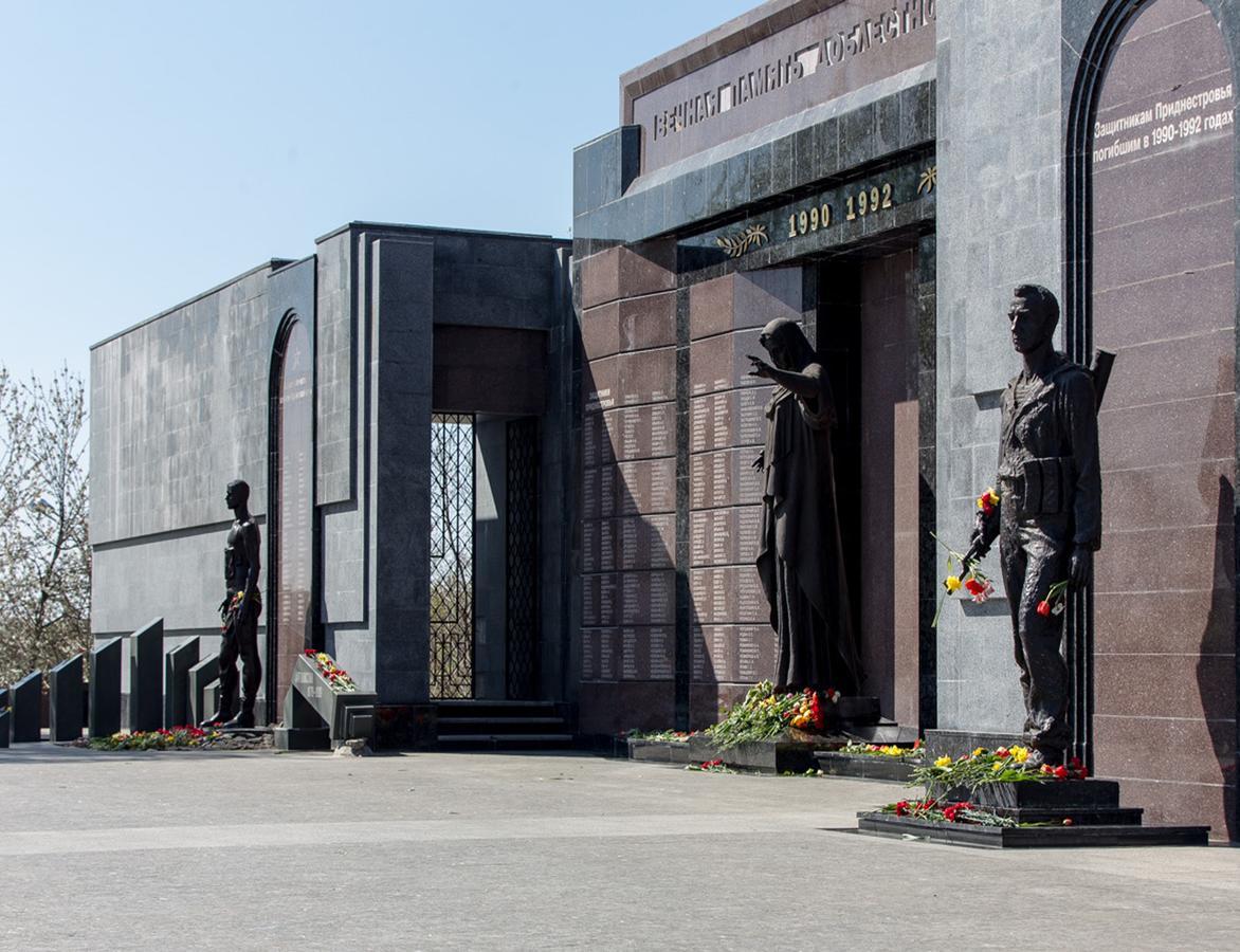 Luna Tiraspol Buitenkant foto